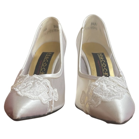 Chic Cream Heels with Floral Detail - Picture 5 of 13